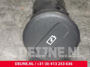 Polestar 2 AUX / USB-Anschluss O131037 foto 2