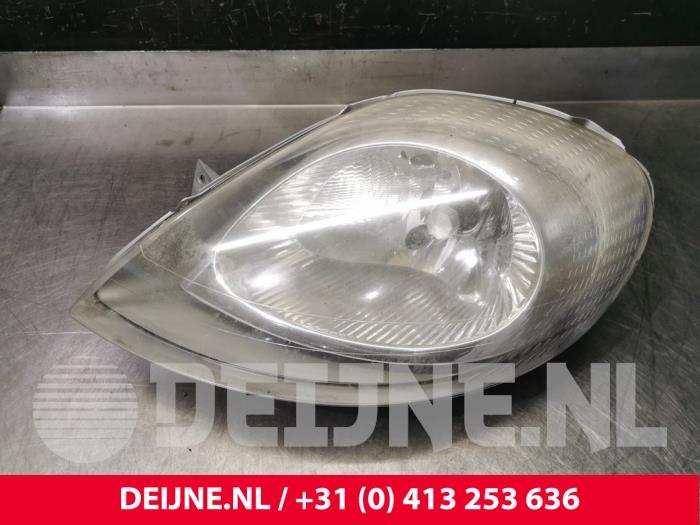 Opel Vivaro Koplamp links O131056