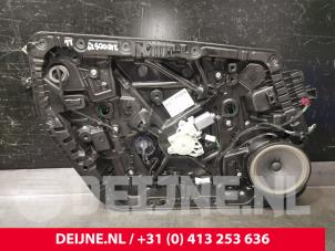 Gebruikte Ruitmechaniek 4Deurs links-voor Mercedes A (177.0) 1.3 A-180 Turbo 16V Prijs € 125,00 Margeregeling aangeboden door van Deijne Onderdelen Uden B.V.