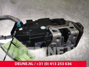 Mercedes A-Klasse Front door lock mechanism 4-door, right O131203 photo 3