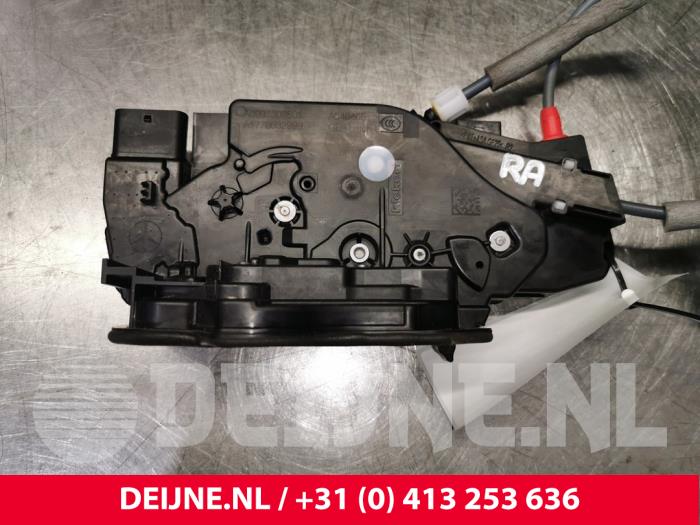 Mercedes A-Klasse Rear door mechanism 4-door, right O131204
