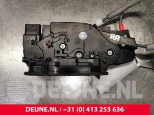 Gebruikte Deurslot Mechaniek 4Deurs rechts-achter Mercedes A (177.0) 1.3 A-180 Turbo 16V Prijs € 40,00 Margeregeling aangeboden door van Deijne Onderdelen Uden B.V.