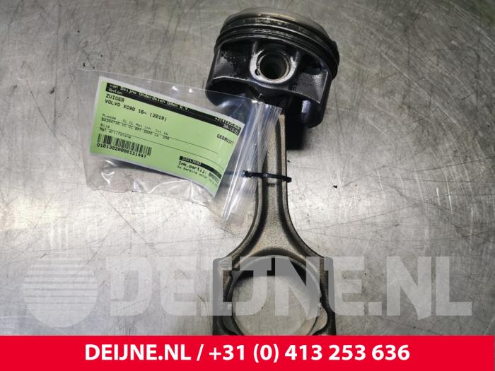 Zuiger van een Volvo XC90 II 2.0 T8 16V Twin Engine AWD 2019