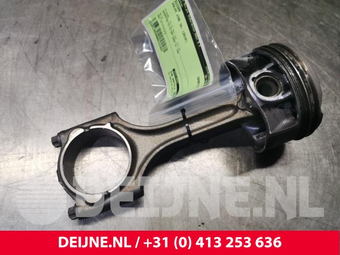 Zuiger van een Volvo XC90 II 2.0 T8 16V Twin Engine AWD 2019