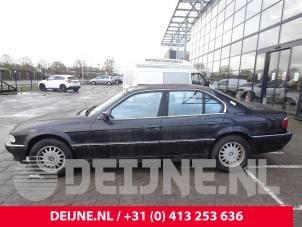 Gebruikte Deurruit 4Deurs links-achter BMW 7 serie (E38) 735i/iL V8 32V Prijs € 50,00 Margeregeling aangeboden door van Deijne Onderdelen Uden B.V.