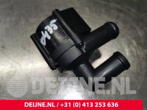 Volvo XC40 Additional water pump O131854 photo 3