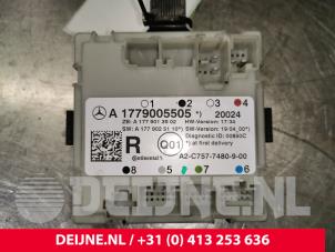 Mercedes A-Klasse Central door locking module O131871 photo 2
