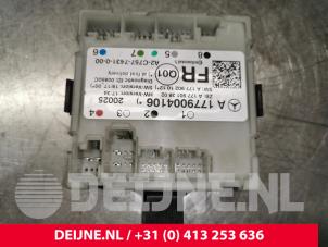 Mercedes A-Klasse Central door locking module O132020 photo 3