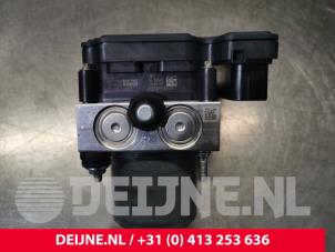 Mercedes A-Klasse ABS pump O132024 photo 2