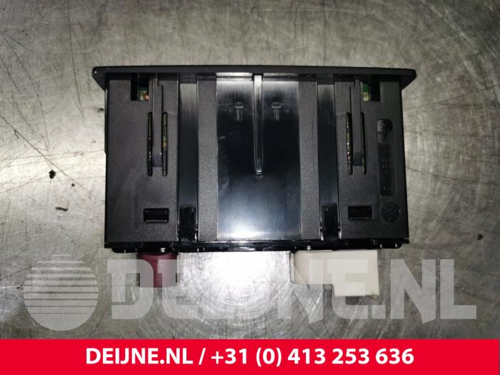Mercedes A-Klasse AUX/USB aansluiting O132282