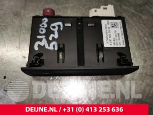 Mercedes A-Klasse AUX/USB aansluiting O132282 foto 2