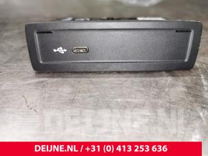 Mercedes A-Klasse AUX/USB aansluiting O132282 foto 3