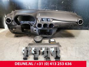 Gebruikte Airbag set + dashboard Mercedes B (W246) 2.2 B-220 CDI BlueEFFICIENCY,d 16V Prijs € 800,00 Margeregeling aangeboden door van Deijne Onderdelen Uden B.V.