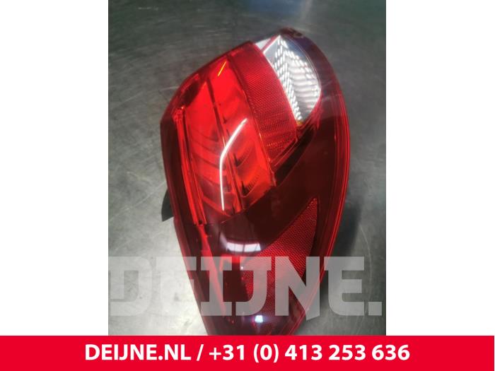 Mercedes B-Klasse Taillight, left O132386