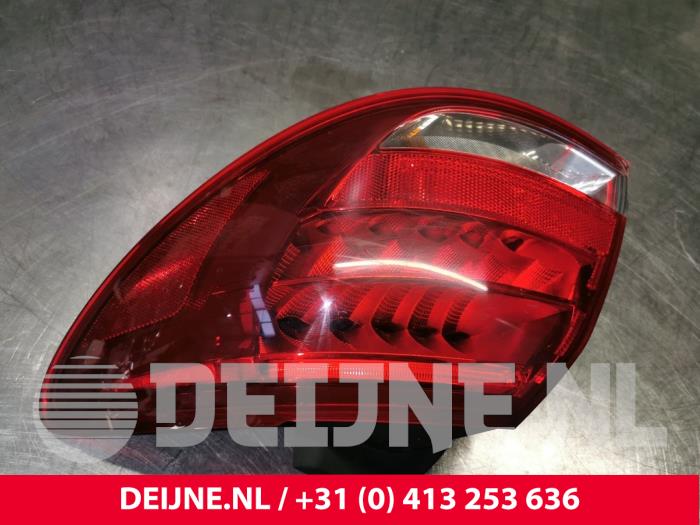 Mercedes B-Klasse Taillight, right O132389