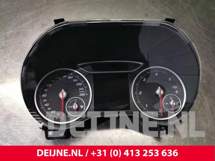 Mercedes B-Klasse Tacho - Kombiinstrument KM O132398