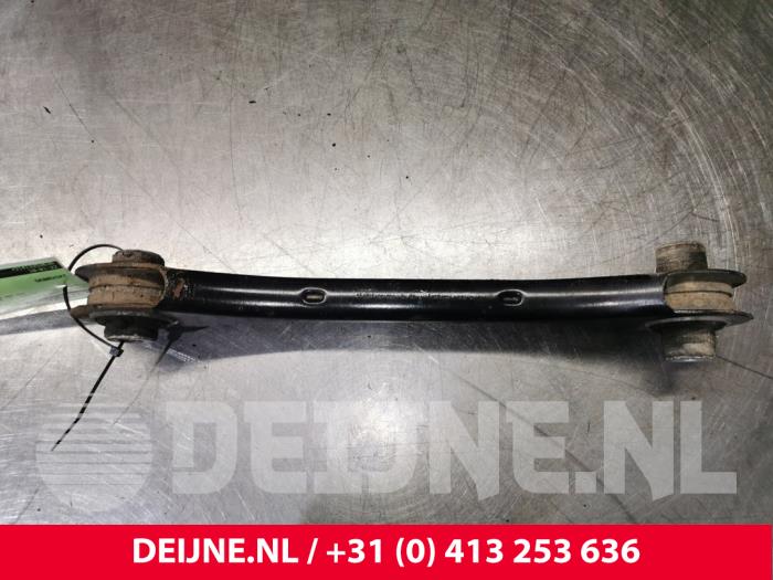Volkswagen Golf Querlenker unten links hinten O132468