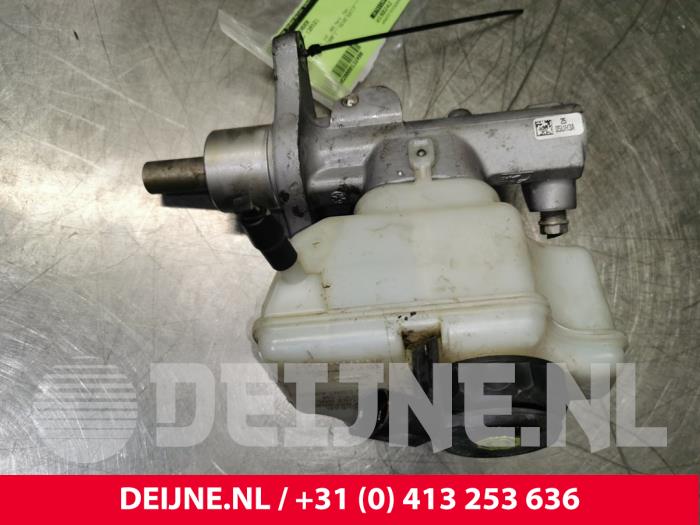 Hoofdremcilinder van een Volkswagen Golf VI (5K1) 1.4 16V 2012