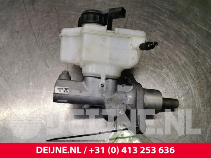 Hoofdremcilinder van een Volkswagen Golf VI (5K1) 1.4 16V 2012