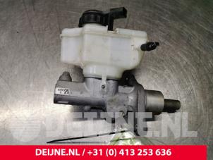 Volkswagen Golf Master cylinder O132498 photo 2