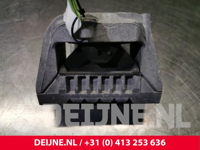 Volkswagen Golf Engine mount O132500