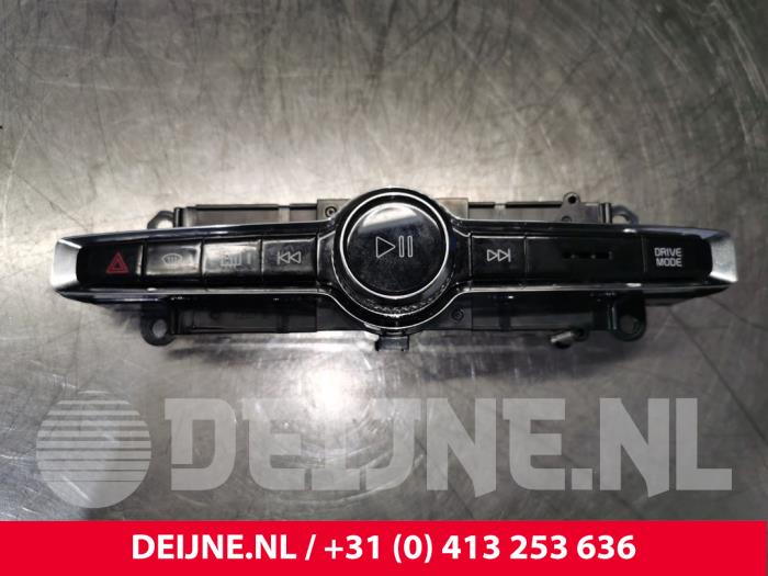 Volvo XC40 Radiobedienings paneel O132540