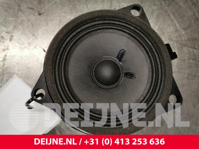 Gebruikte Speaker Volvo XC40 (XZ) 1.5 T3 Autom. 12V Prijs € 25,00 Margeregeling aangeboden door van Deijne Onderdelen Uden B.V.