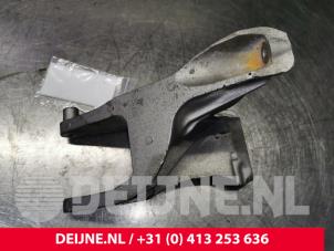 Volkswagen Transporter Engine mount O132908 photo 4