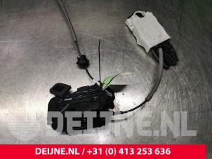 Mercedes Sprinter Door lock mechanism 2-door, right O133178 foto 2