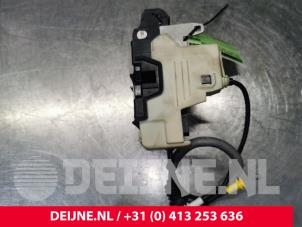 Volvo XC40 Deurslot Mechaniek 4Deurs rechts-achter O133339 foto 3