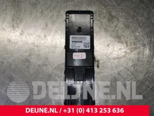 Volvo XC40 Electric window switch O133340 photo 3
