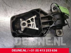 Mercedes B-Klasse Engine mount O133422 photo 3