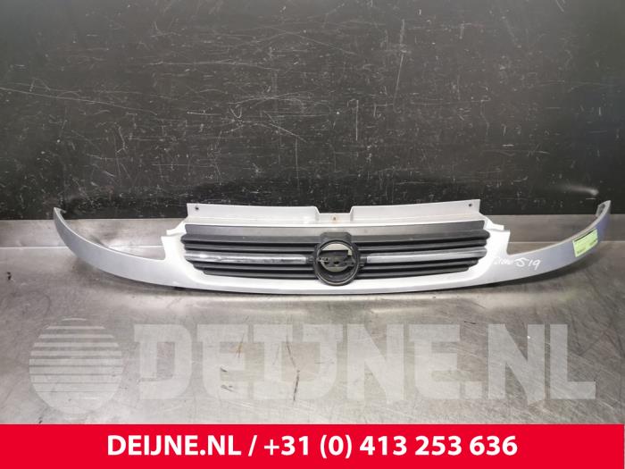 Opel Vivaro Grille O133514