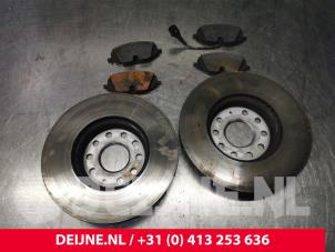 Volkswagen Golf Bremsscheibe + Bremsklotz vorne O133690 foto 2