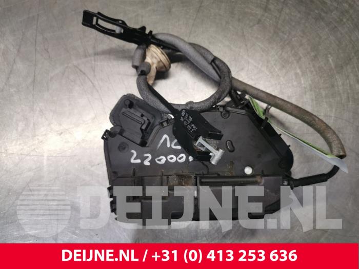 Volkswagen Golf Front door lock mechanism 4-door, right O133738