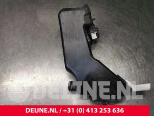 Mercedes C-Klasse Ruitensproeiertank voor O133956 foto 2