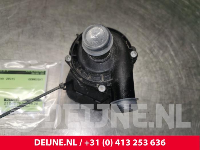 Mercedes C-Klasse Additional water pump O134005