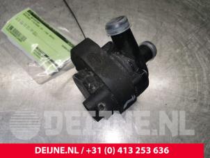 Mercedes C-Klasse Zusätzliche Wasserpumpe O134005 foto 2