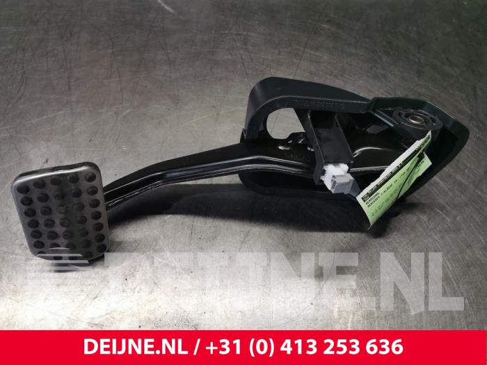 Mercedes C-Klasse Brake pedal O134012