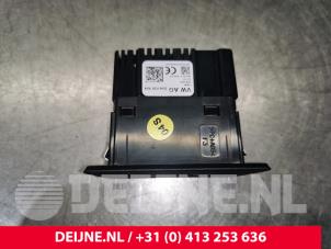 Volkswagen Golf AUX / USB connection O134014 photo 2