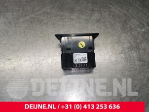 Volkswagen Golf AUX / USB connection O134014 photo 3