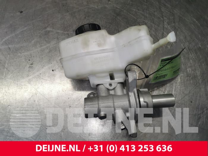 Volkswagen Golf Master cylinder O134060