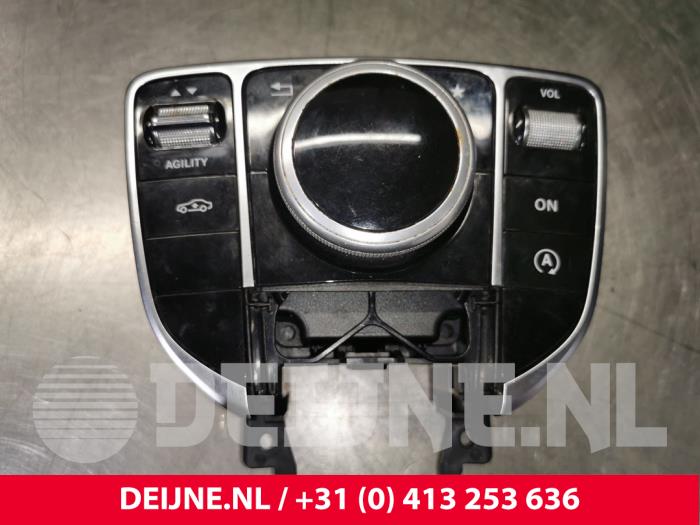 Mercedes C-Klasse Multi-media control unit O134068