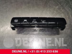 Mercedes C-Klasse PDC switch O134086 photo 2