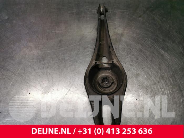 Volkswagen Golf Rear spring retainer, left O134271