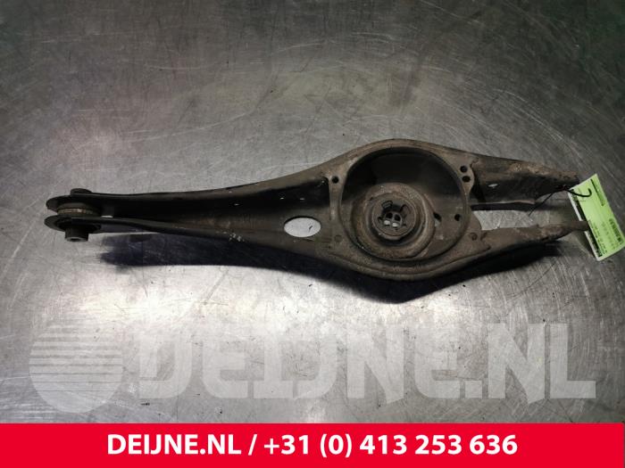 Volkswagen Golf Rear spring retainer, right O134272