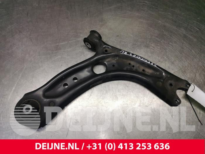 Volkswagen Golf Querlenker unten rechts vorne O134331