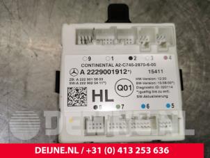 Mercedes C-Klasse Central door locking module O134411 photo 2