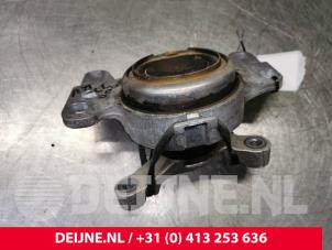 Volvo V40 Engine mount O134513 photo 2