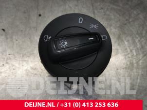 Gebruikte Schakelaar Licht Volkswagen Crafter (SY) 2.0 TDI Prijs € 36,30 Inclusief btw aangeboden door van Deijne Onderdelen Uden B.V.